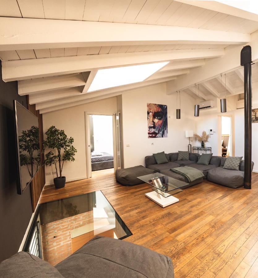 Luxury Industrial Apt Vicino Al Centro Con Garage Μπρέσια Εξωτερικό φωτογραφία